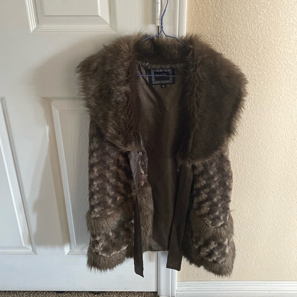 Absolutely gorgeous Fun Fur vest very lightweight however gives warmth